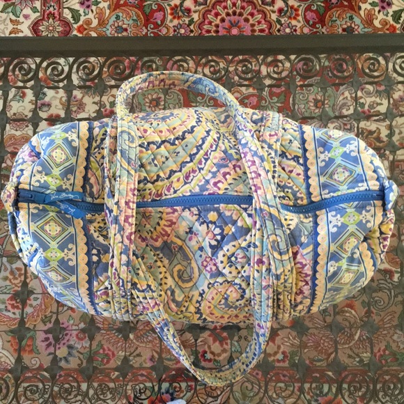 Vera Bradley blue duffle. Great for weekend trips! - Picture 2 of 4